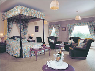 4 Poster Bedroom at The Castle Inn Hotel 